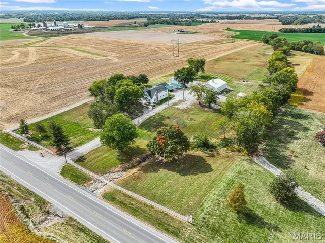 $575,000 | 7733 Highway 159, Moro, IL 62067