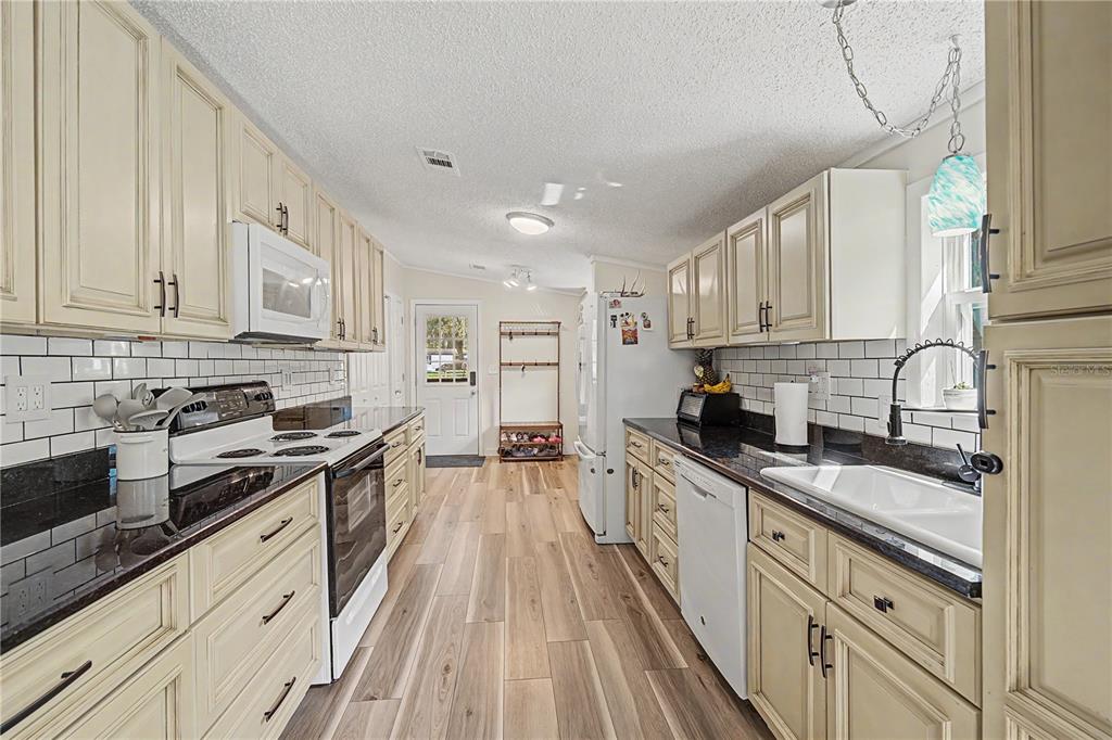 3935 Ewell Road Lakeland, FL 33811 - Photo 9 of 36