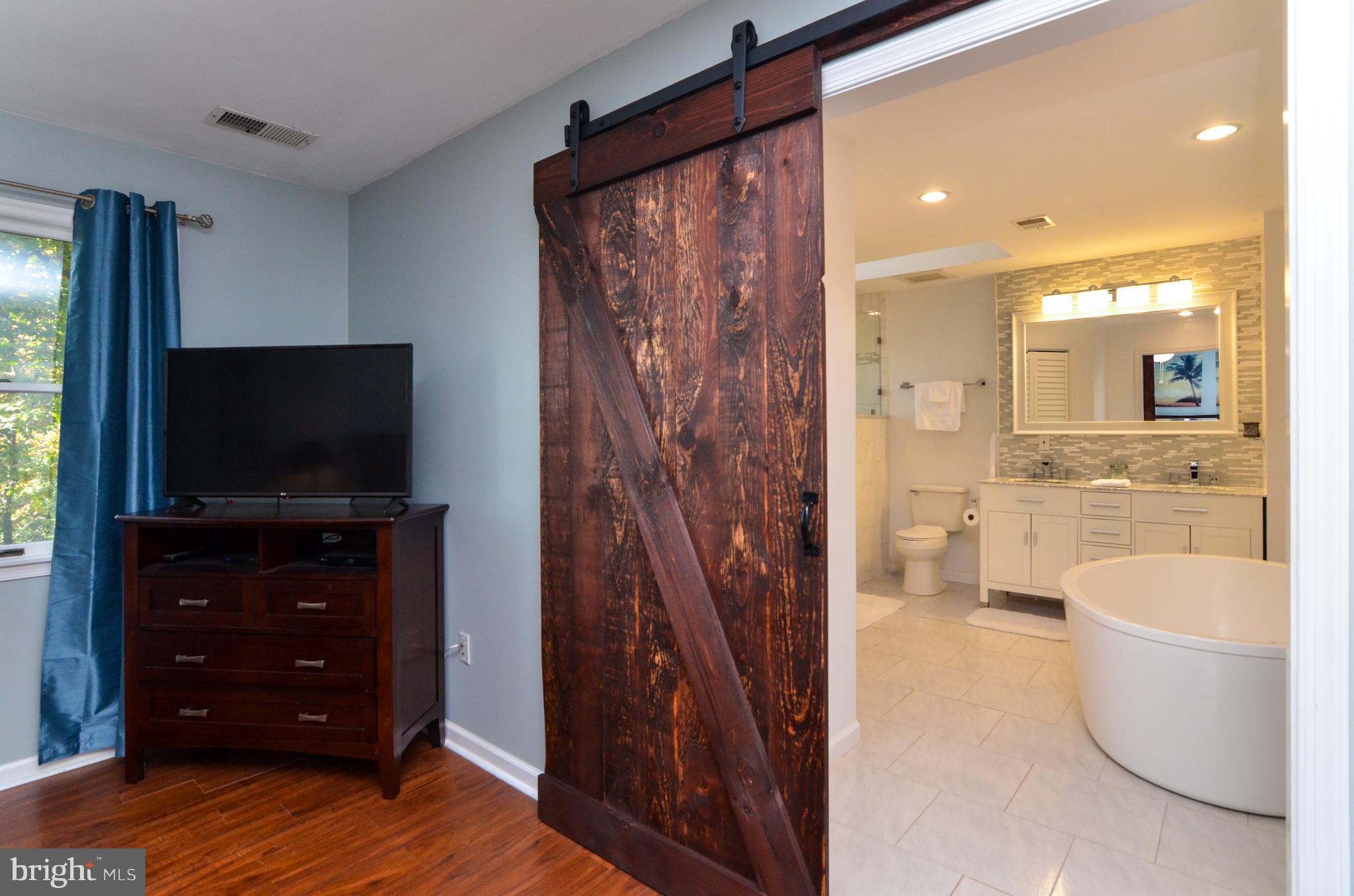 80 Midway Road Stafford, VA 22554 - Photo 21 of 29 CUSTOM BARN DOOR!