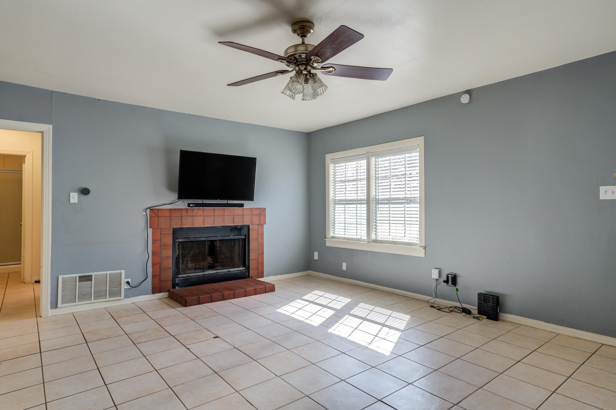 3414 28th Street Lubbock, TX 79410 - Photo 7 of 36 DSC04222_3_4