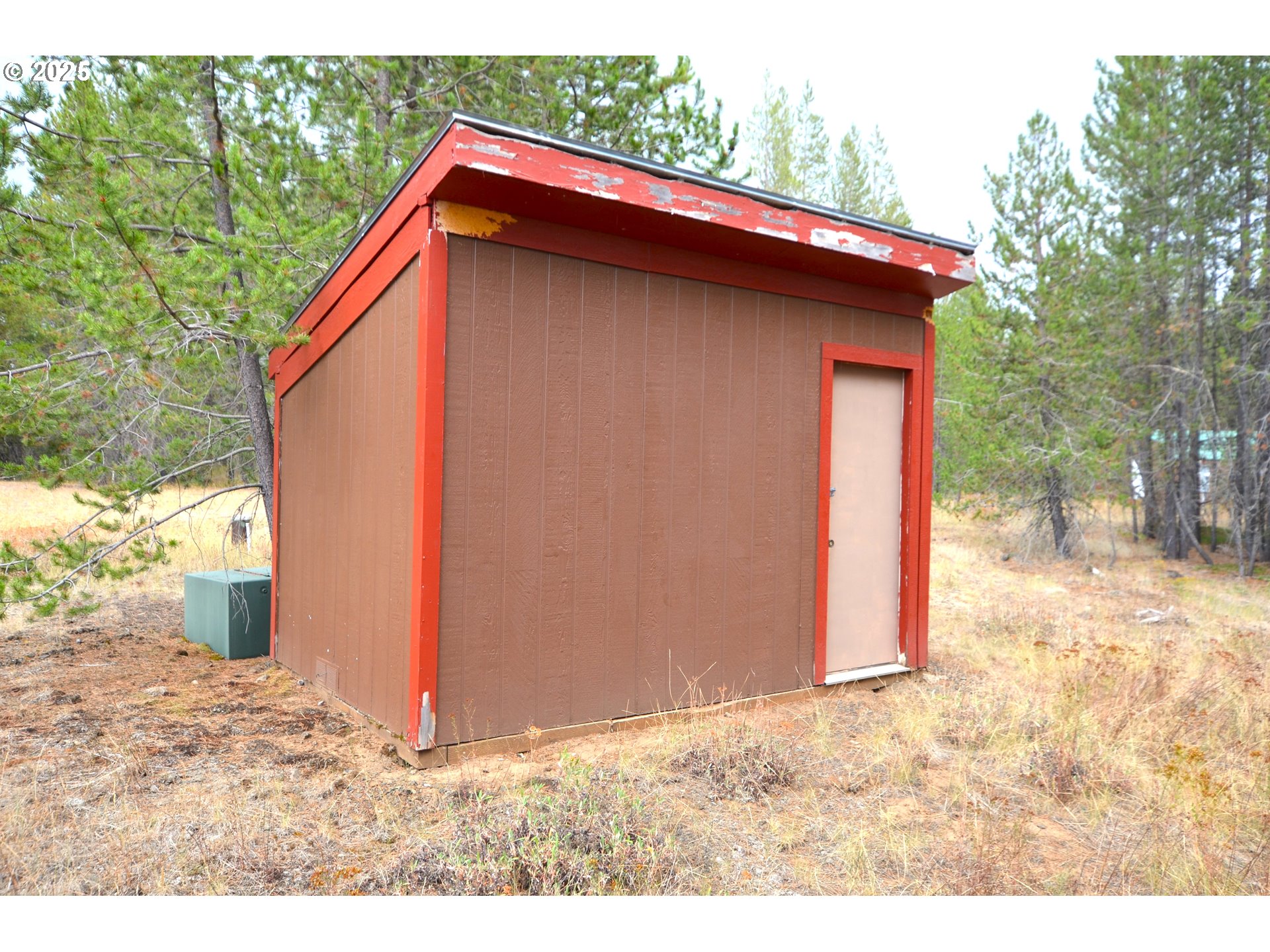 64955 Old Oregon Trail Meacham, OR 97859 - Photo 24 of 47 a backyard of a house with lots of green space