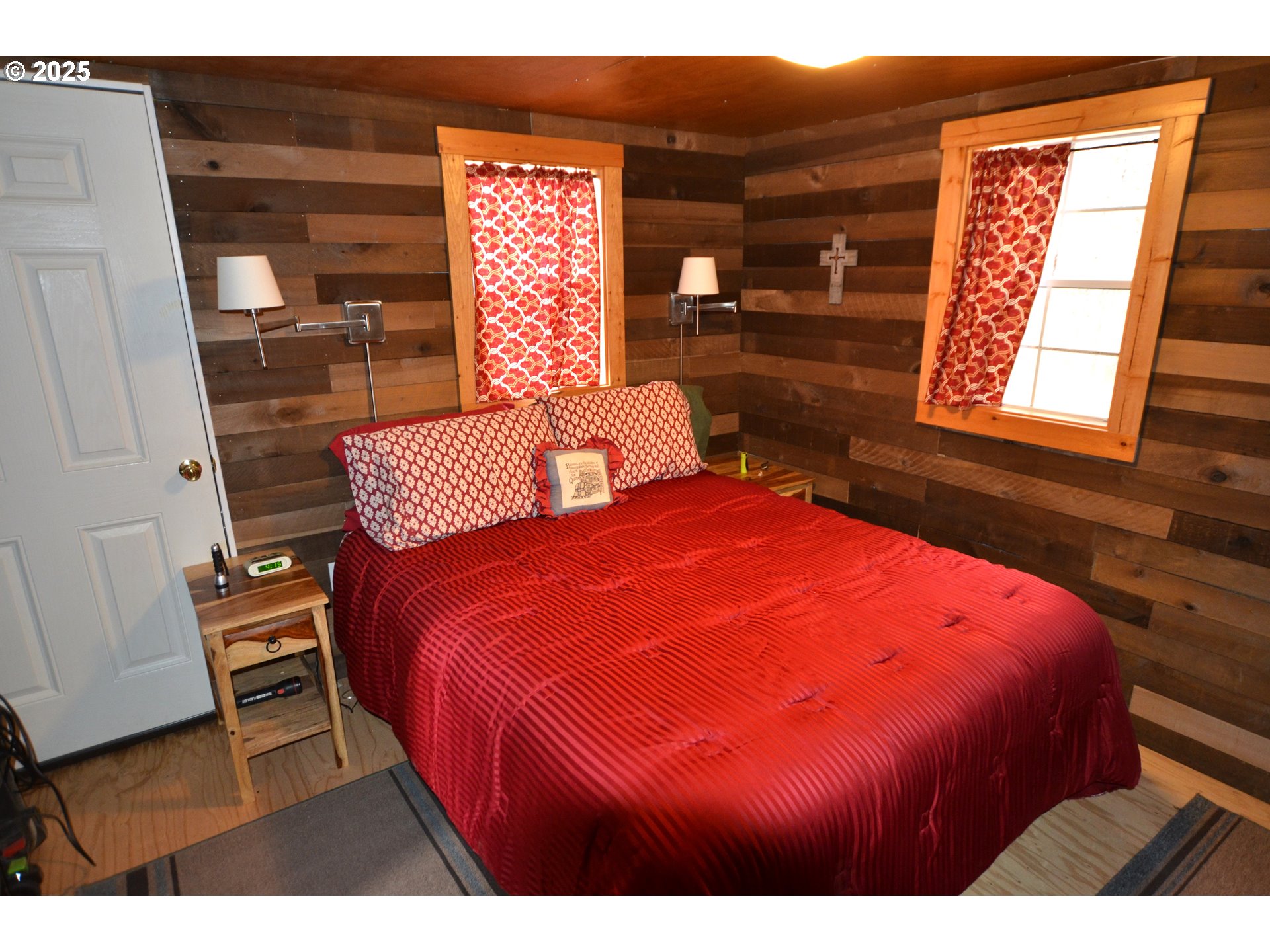 64955 Old Oregon Trail Meacham, OR 97859 - Photo 10 of 47 a bedroom with a bed and a window