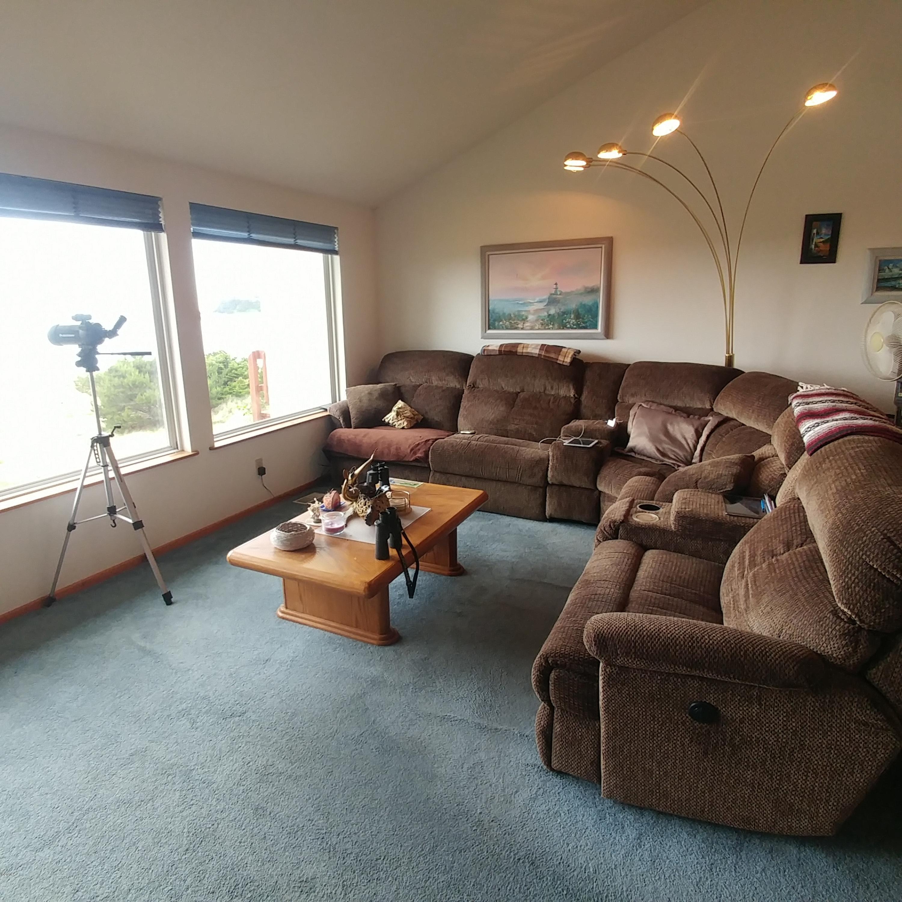 2750 Southwest Coho Street Newport, OR 97366 - Photo 4 of 13 Living room