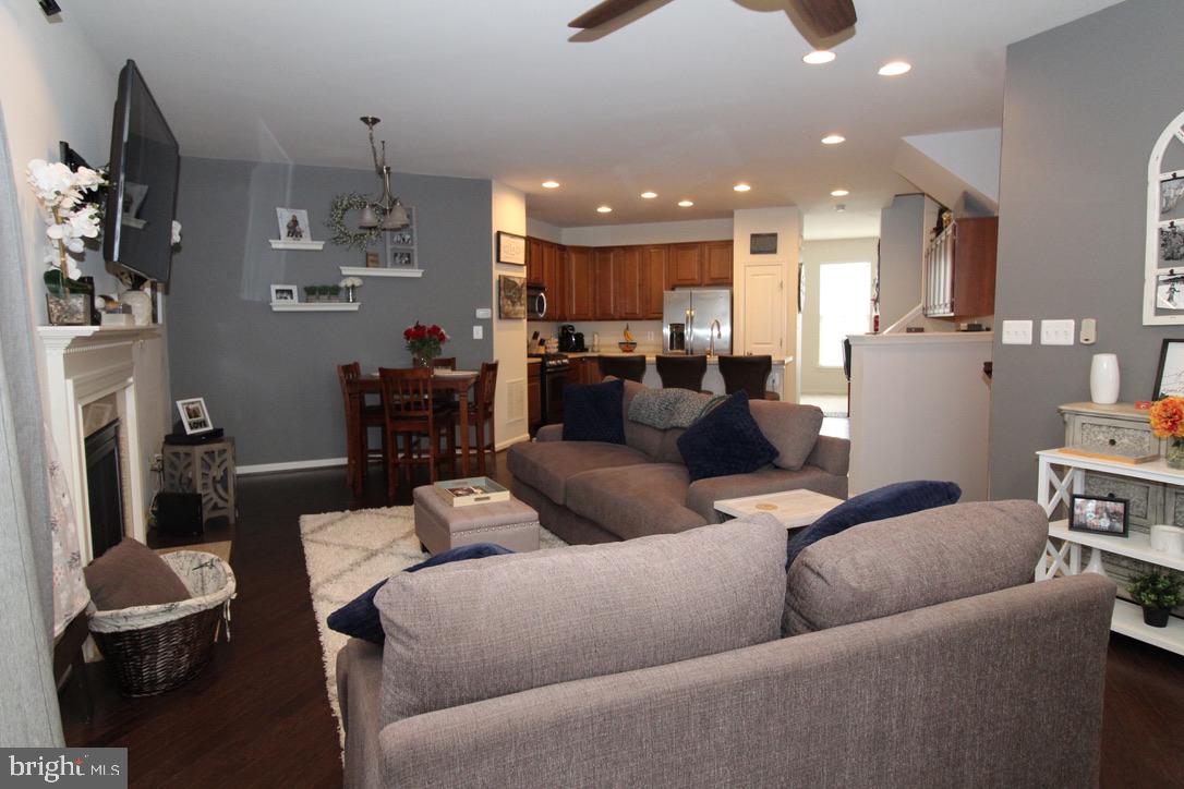 9089 Ribbon Falls Loop Bristow, VA 20136 - Photo 2 of 32 Gallery Image 2