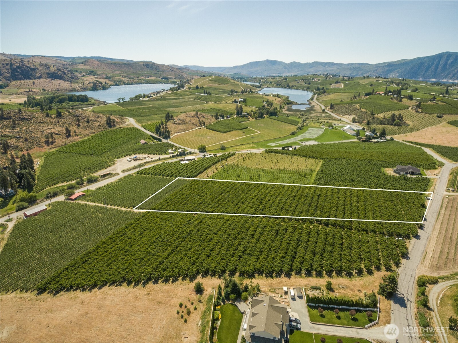 984 Loop Avenue Manson, WA 98831 - Photo 4 of 14 a view of a tennis court
