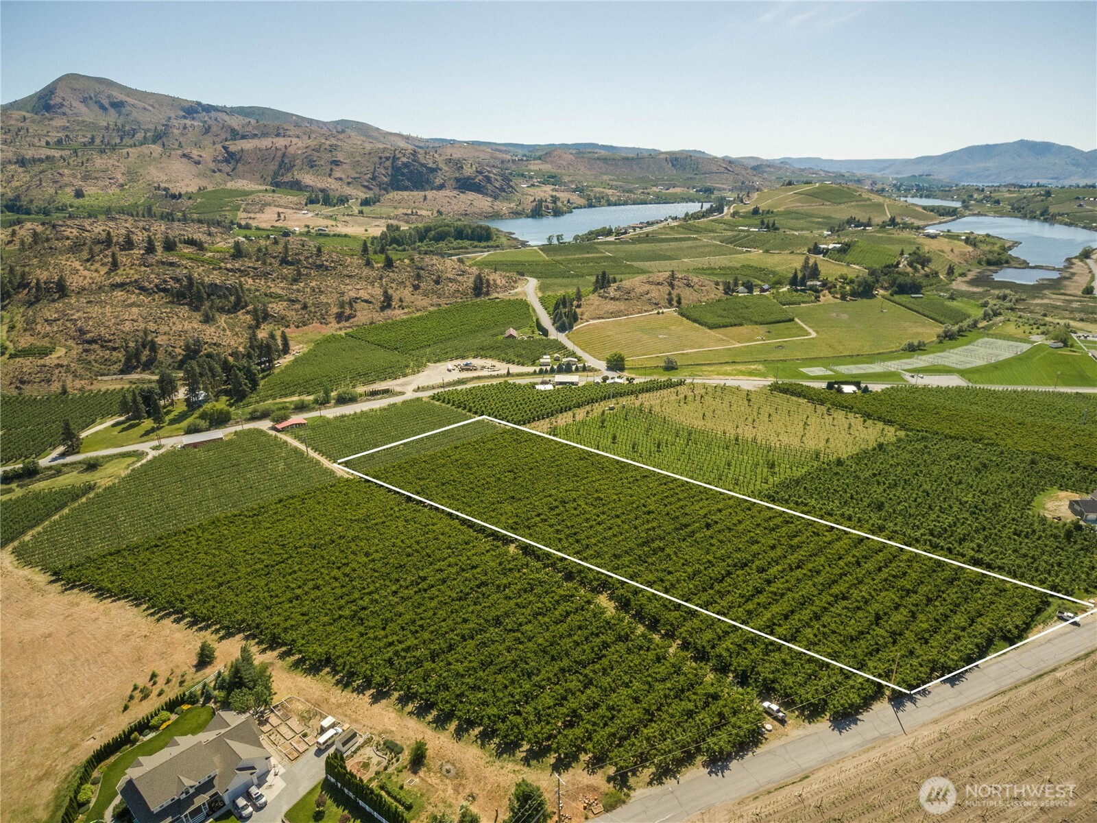 984 Loop Avenue Manson, WA 98831 - Photo 5 of 14 a view of a tennis court