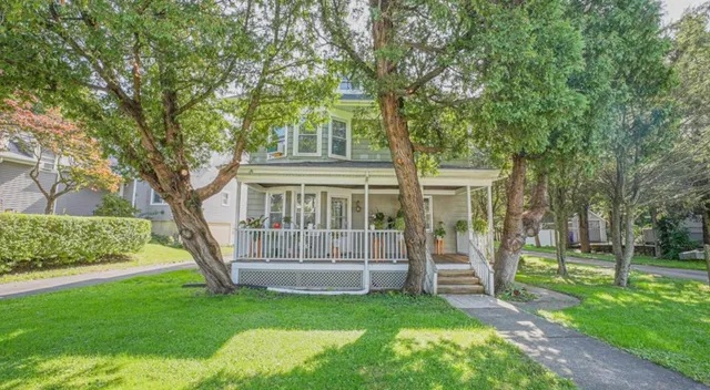 a view of a house with a yard