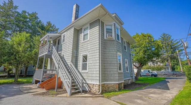 a view of a house with a yard