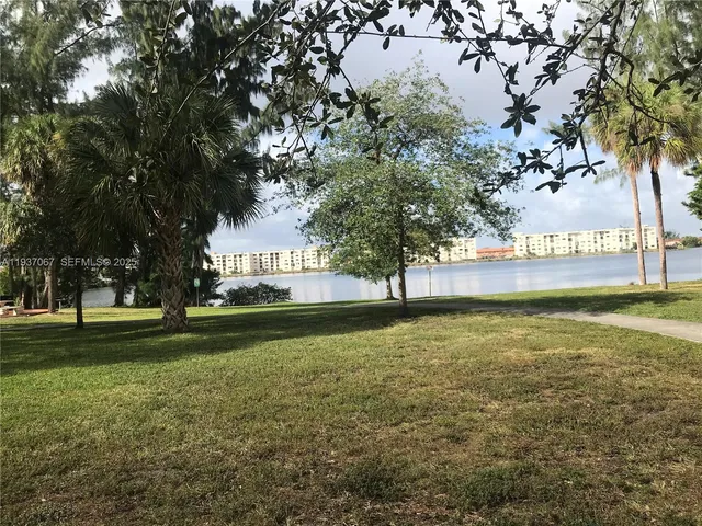 $2,000 | 10000 Northwest 80th Court, Unit 1226, Hialeah Gardens, FL 33016