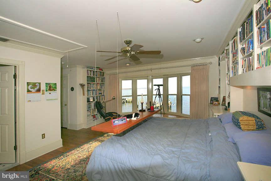 1456 East West Shady Side Road Shady Side, MD 20764 - Photo 10 of 30 Bedroom (Master)