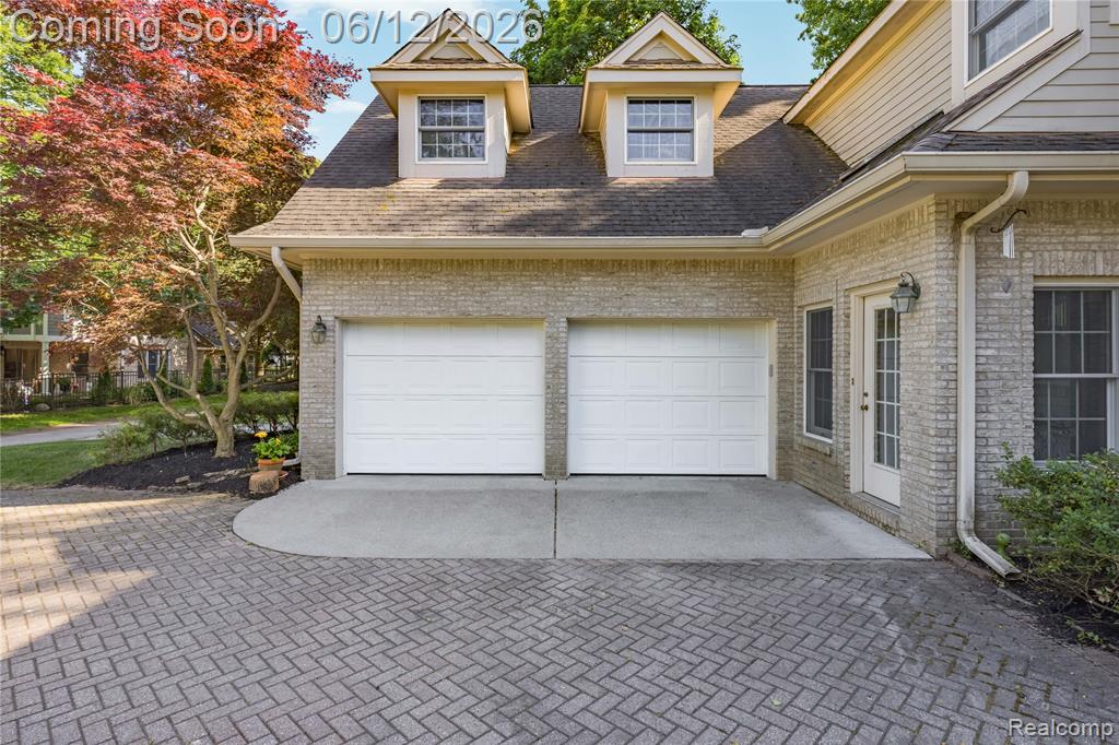 905 Spring Drive Northville, MI 48167 - Photo 6 of 98