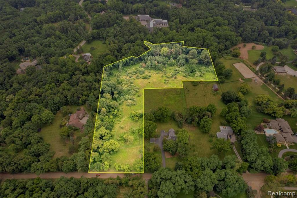 1701 Silver Bell Road Rochester, MI 48306 - Photo 2 of 8