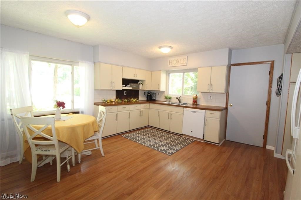 2040 Maple Road Stow, OH 44224 - Photo 6 of 34