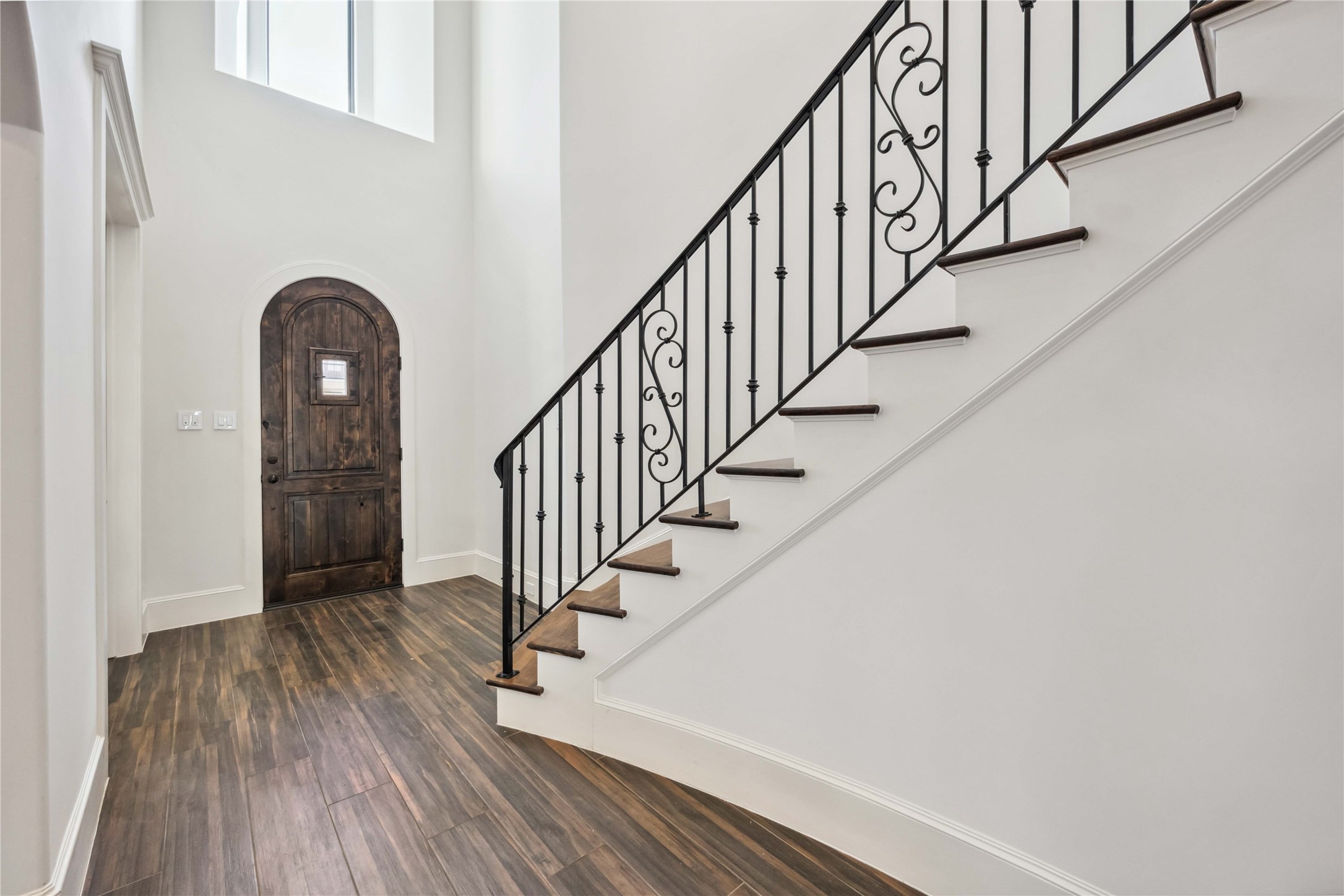 215 Malone Street Houston, TX 77007 - Photo 21 of 48 Entrance/Stairway