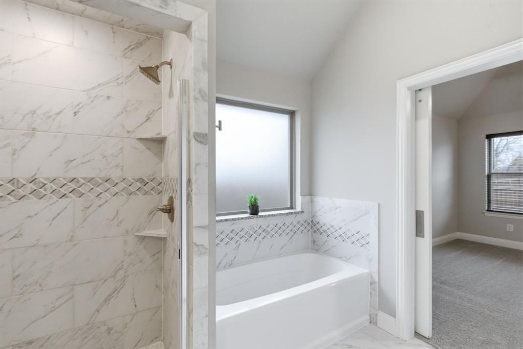 972 Sam Street Springtown, TX 76082 - Photo 21 of 34 a bathroom with a bathtub and shower