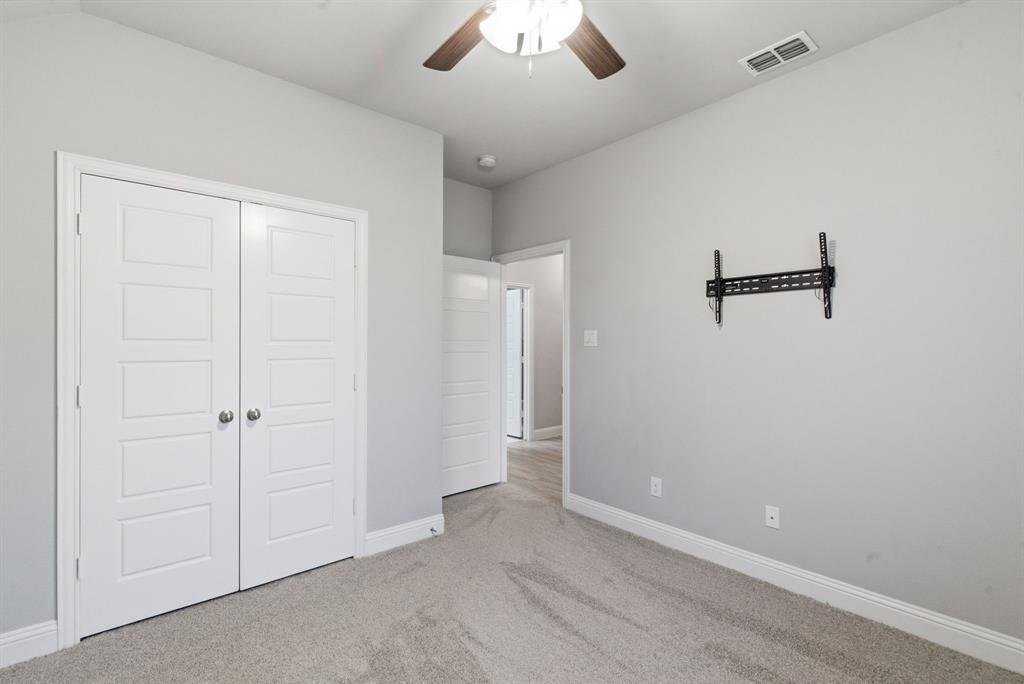 972 Sam Street Springtown, TX 76082 - Photo 26 of 34 an empty room with ceiling fan