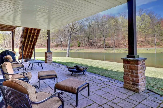 $899,800 | 301 Reagan Drive, East Stroudsburg, PA 18301