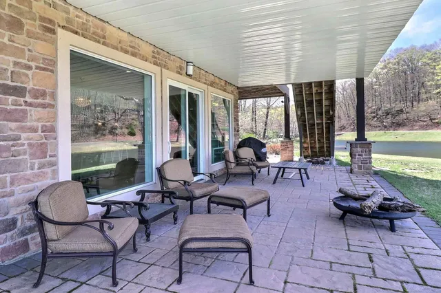 $899,800 | 301 Reagan Drive, East Stroudsburg, PA 18301