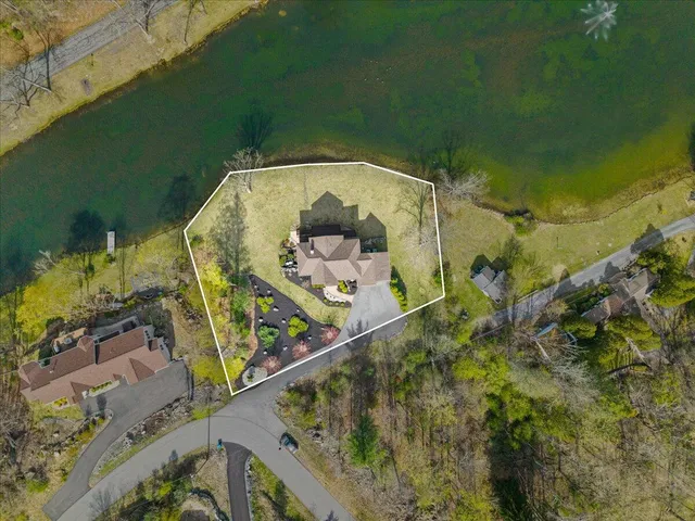 $899,800 | 301 Reagan Drive, East Stroudsburg, PA 18301