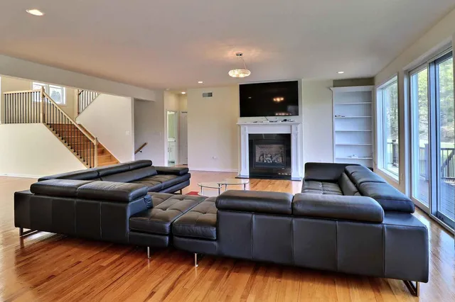 $899,800 | 301 Reagan Drive, East Stroudsburg, PA 18301