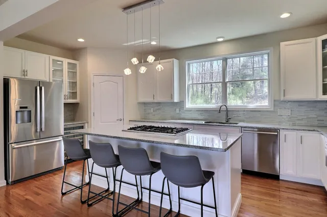 $899,800 | 301 Reagan Drive, East Stroudsburg, PA 18301