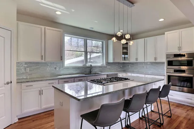 $899,800 | 301 Reagan Drive, East Stroudsburg, PA 18301