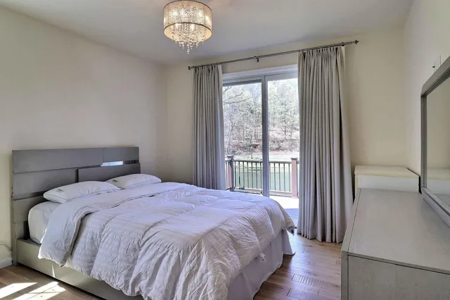 $899,800 | 301 Reagan Drive, East Stroudsburg, PA 18301