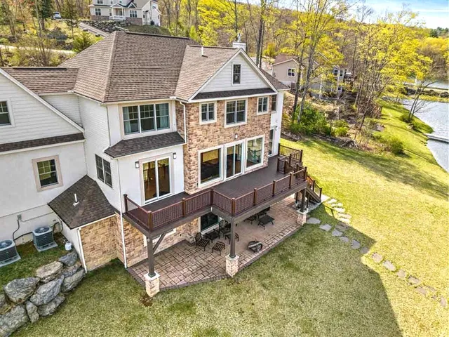 $899,800 | 301 Reagan Drive, East Stroudsburg, PA 18301