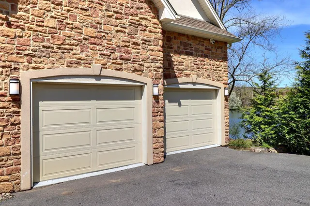 $899,800 | 301 Reagan Drive, East Stroudsburg, PA 18301