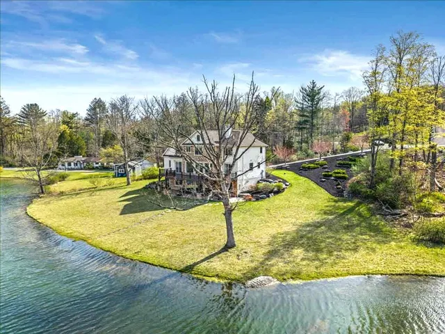 $899,800 | 301 Reagan Drive, East Stroudsburg, PA 18301