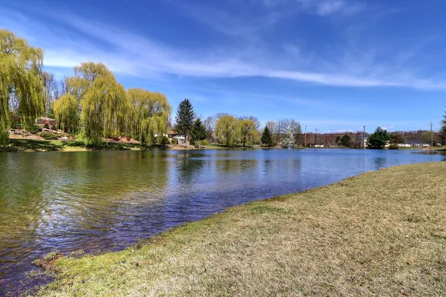 $899,800 | 301 Reagan Drive, East Stroudsburg, PA 18301