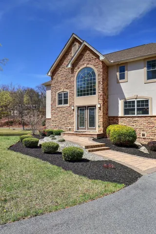 $899,800 | 301 Reagan Drive, East Stroudsburg, PA 18301