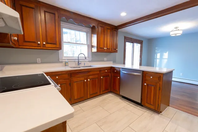 $560,000 | 36 Milbern Avenue, Hampton, NH 03842