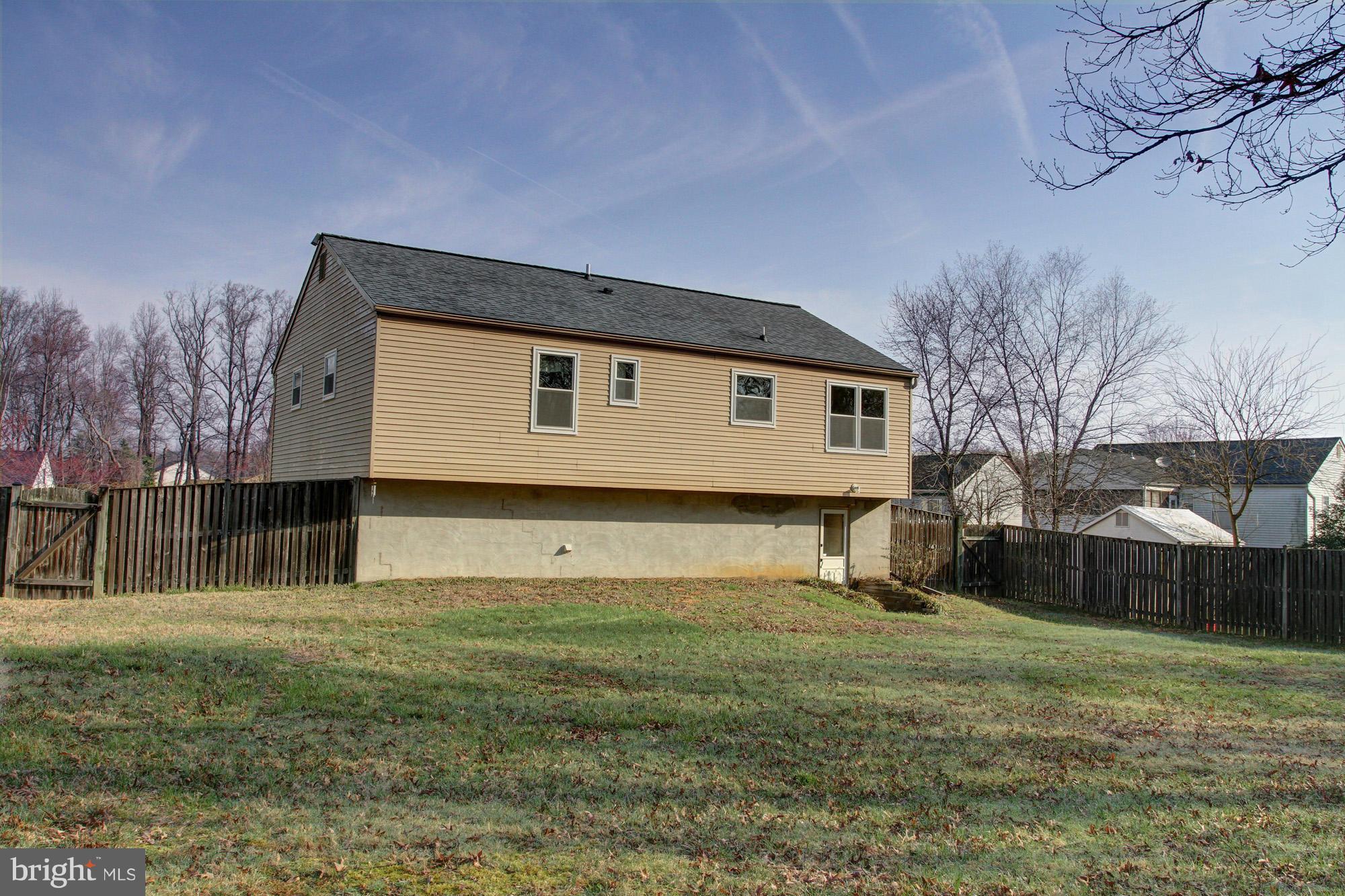 8015 Pine Ridge Road Pasadena, MD 21122 - Photo 16 of 17 large fenced back yard