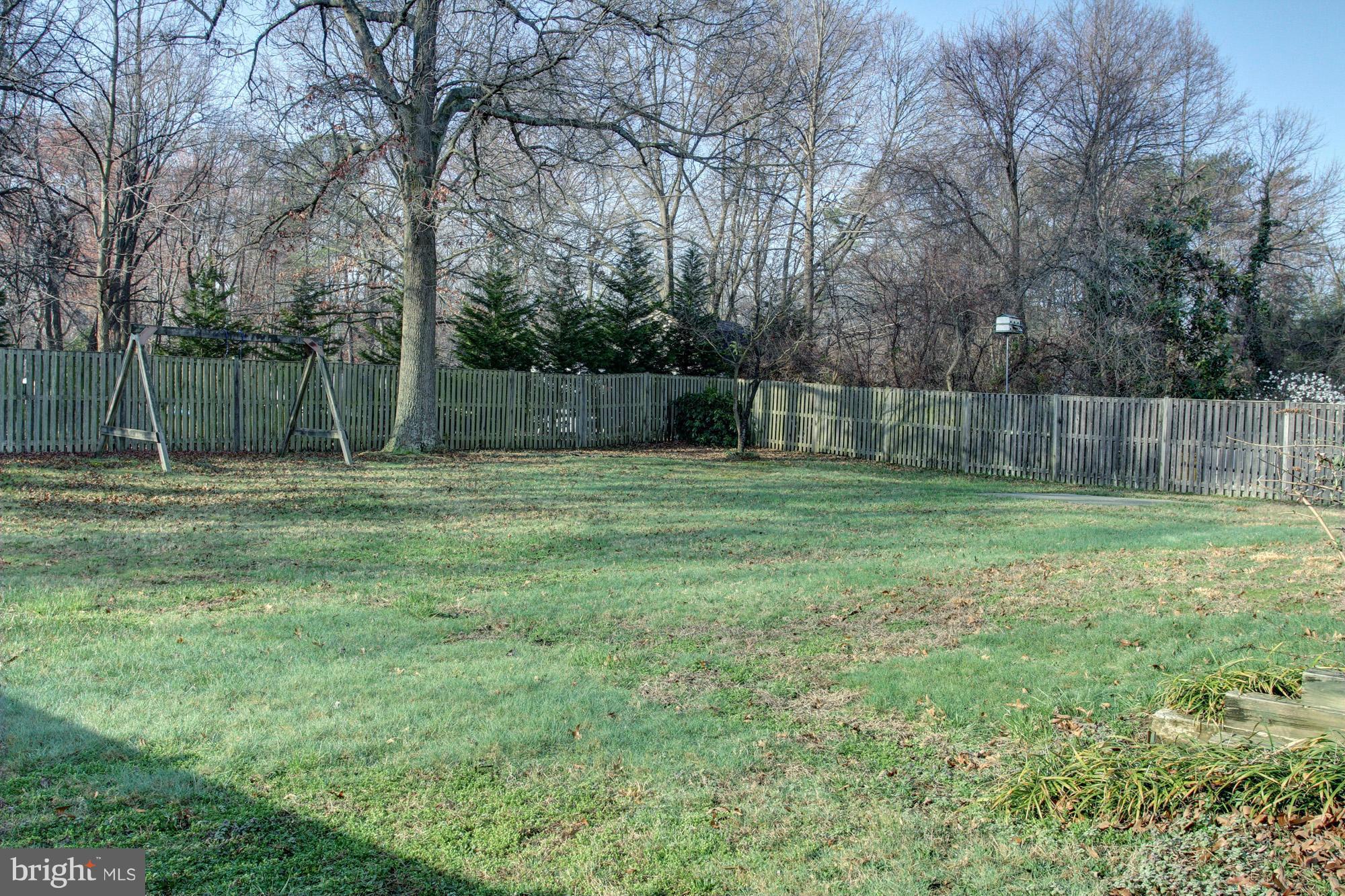 8015 Pine Ridge Road Pasadena, MD 21122 - Photo 17 of 17 large fenced back yard