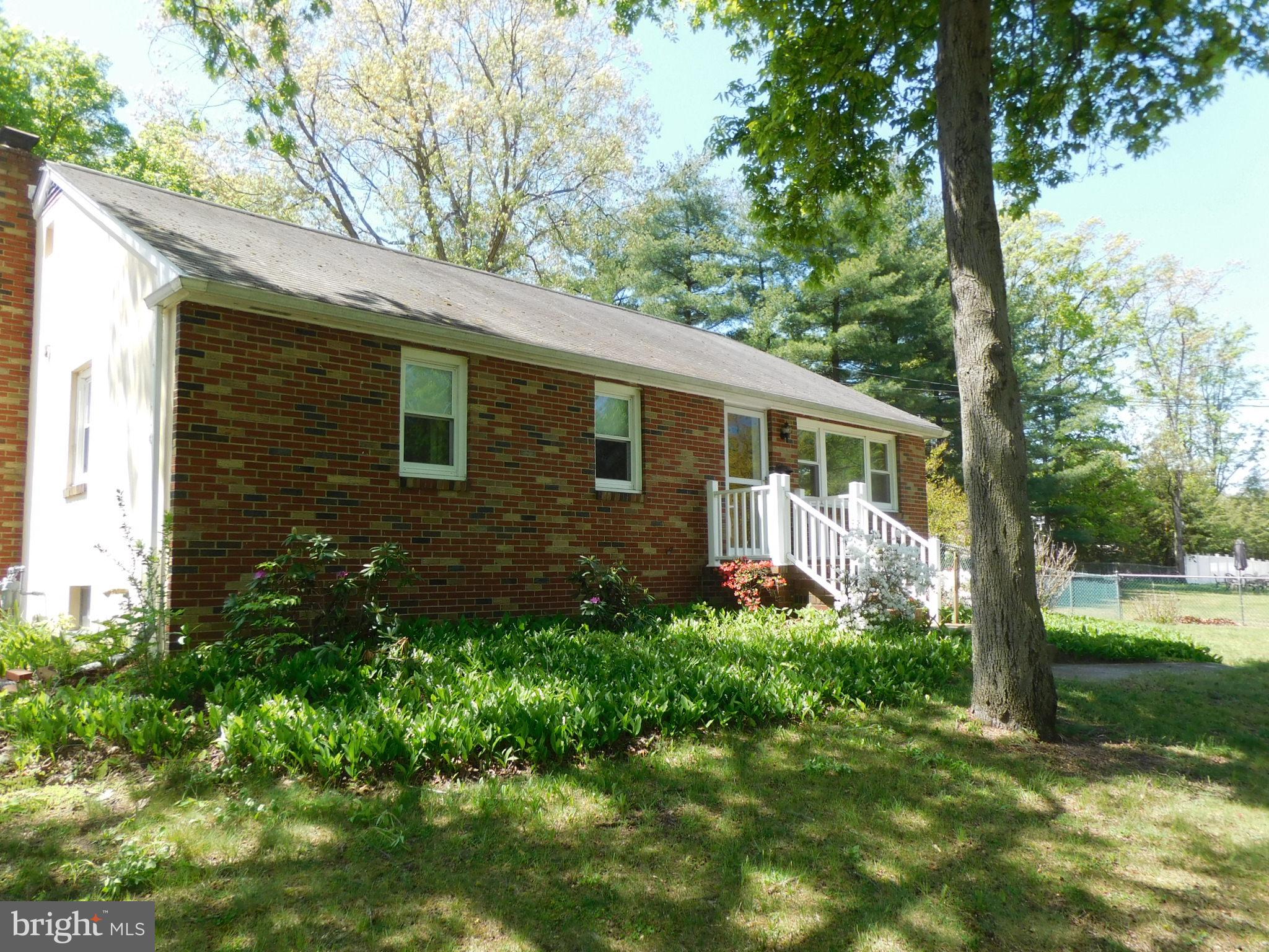 910 Hubbs Street Delran, NJ 08075 - Photo 3 of 33 Front of home from left side
