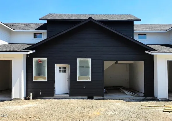 $359,900 | 203 Bogey Lane, Eagle Point, OR 97524