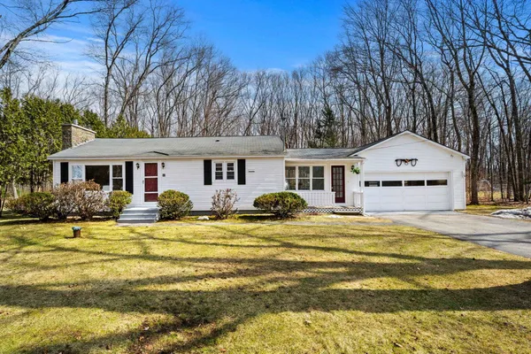 $499,900 | 53 Seaverns Bridge Road, Amherst, NH 03031