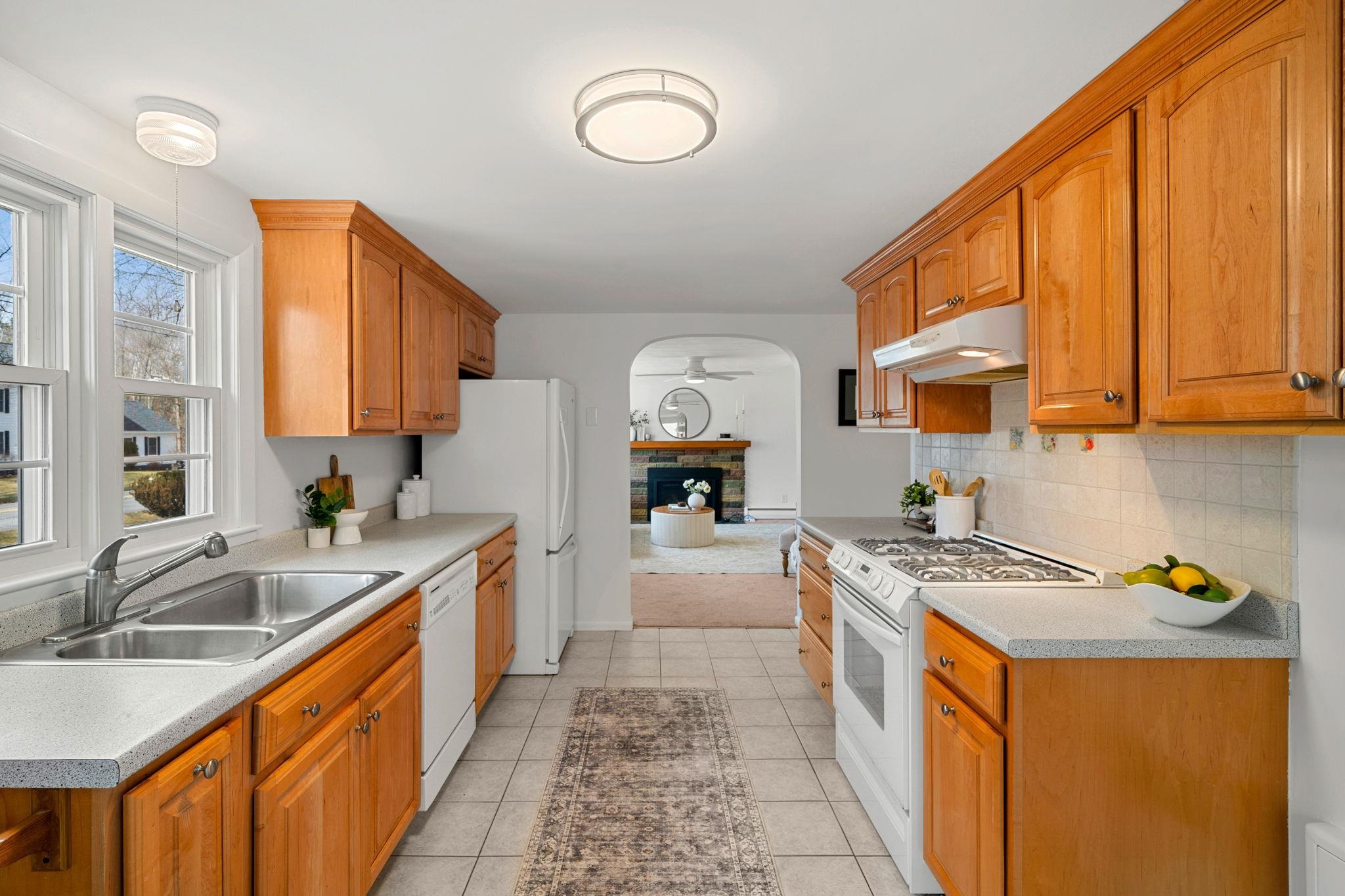 53 Seaverns Bridge Road Amherst, NH 03031 - Photo 4 of 43