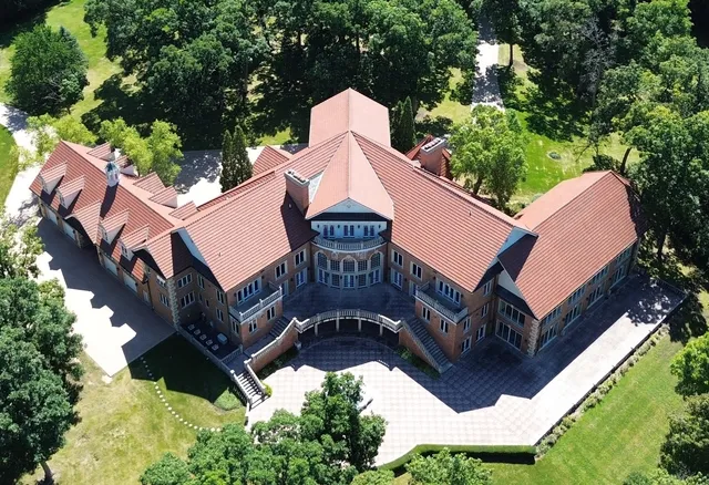 $6,950,000 | 94 Hawthorne Road, Barrington Hills, IL 60010