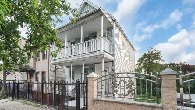 $829,000 | 1513 Rosedale Avenue | Stratton Park