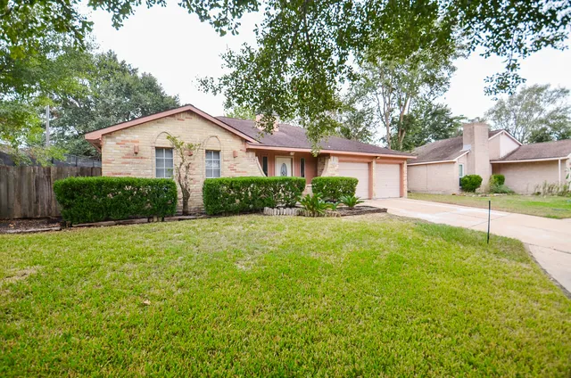 a view of a house with a yard and plants