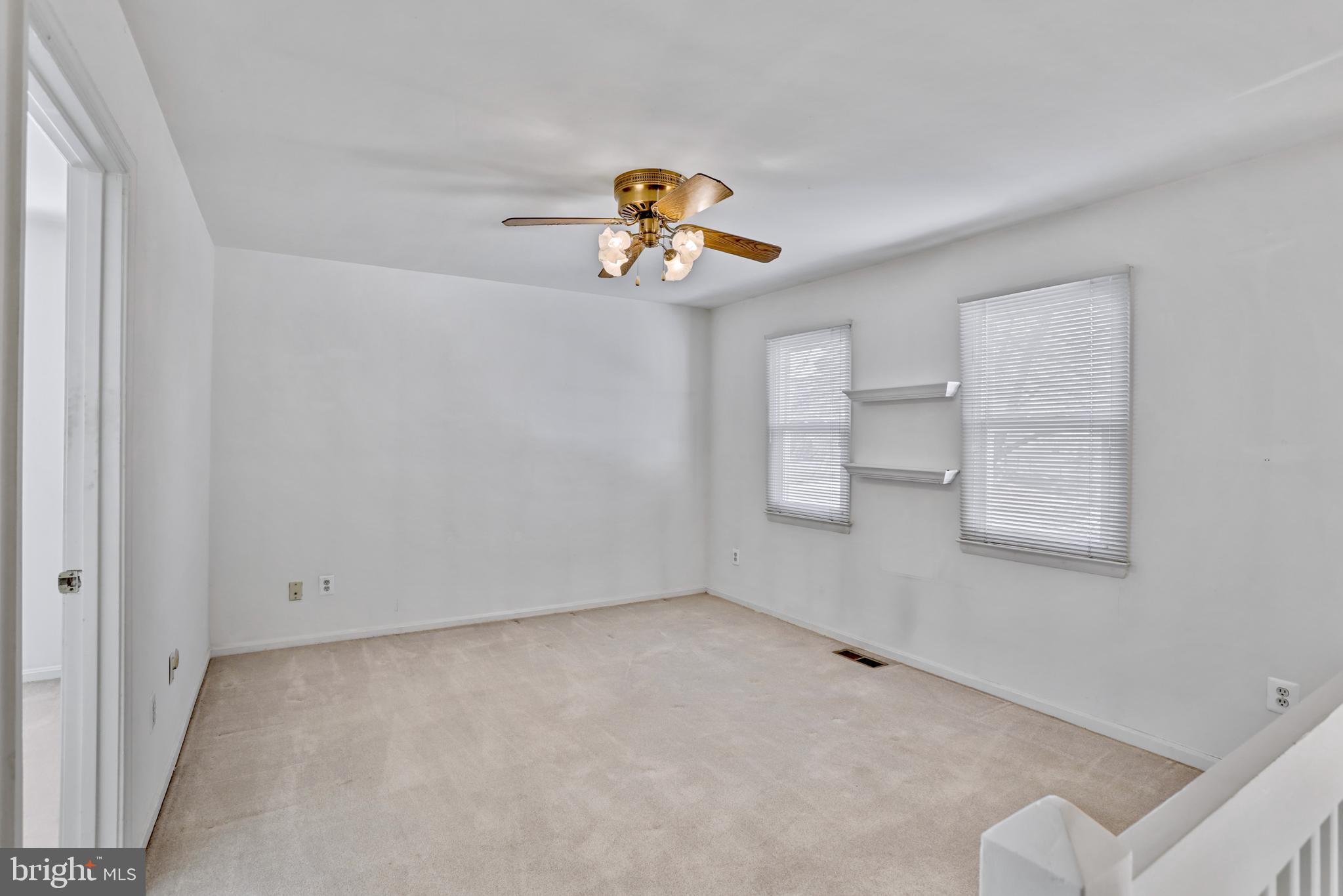 4517 Lees Corner Road Chantilly, VA 20151 - Photo 15 of 27 Upper Level Living Room