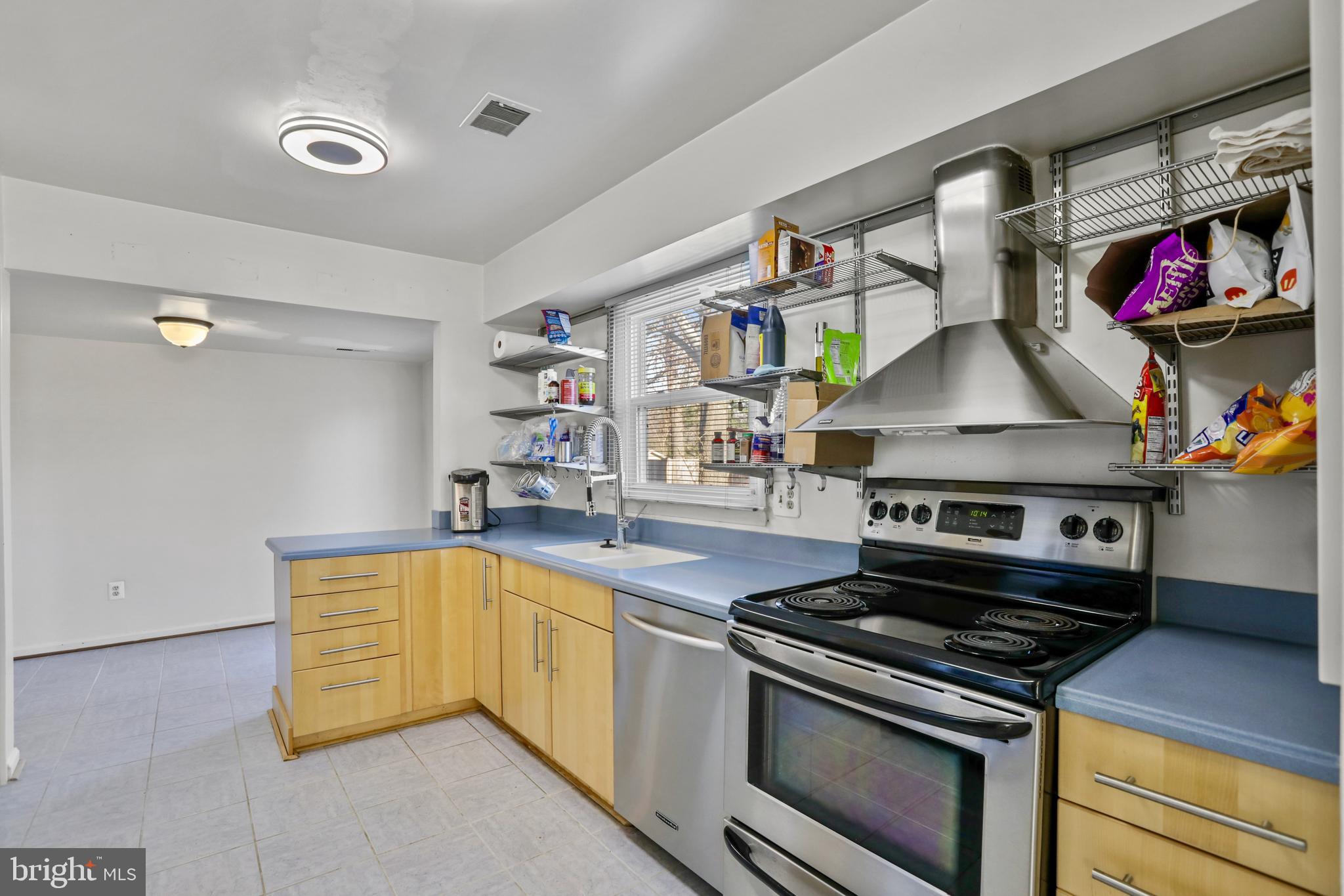 4517 Lees Corner Road Chantilly, VA 20151 - Photo 9 of 27 Kitchen