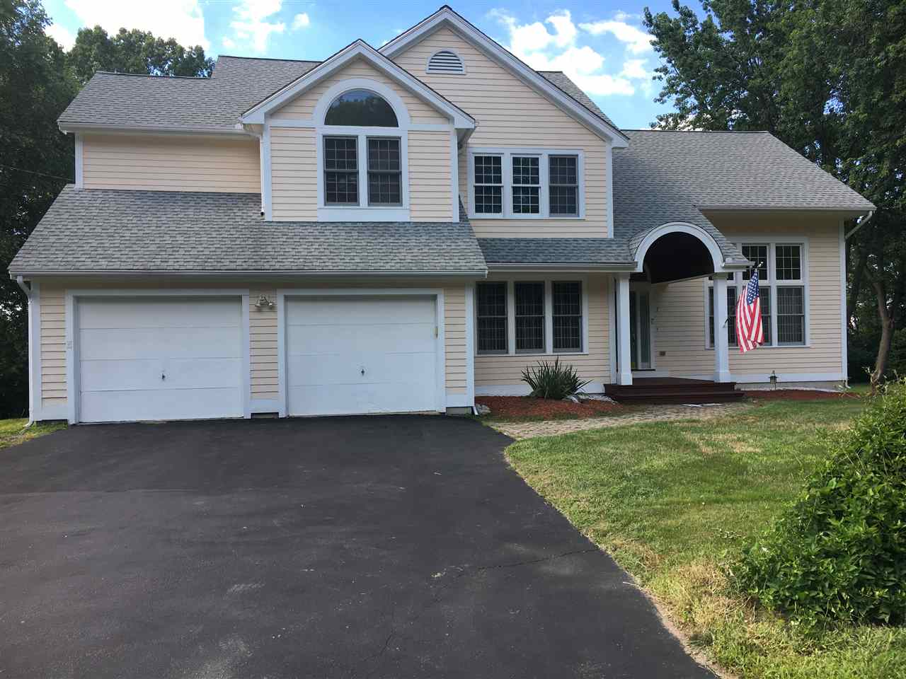 7 Mid. Dunstable Road Nashua, NH 03062 - Photo 2 of 25