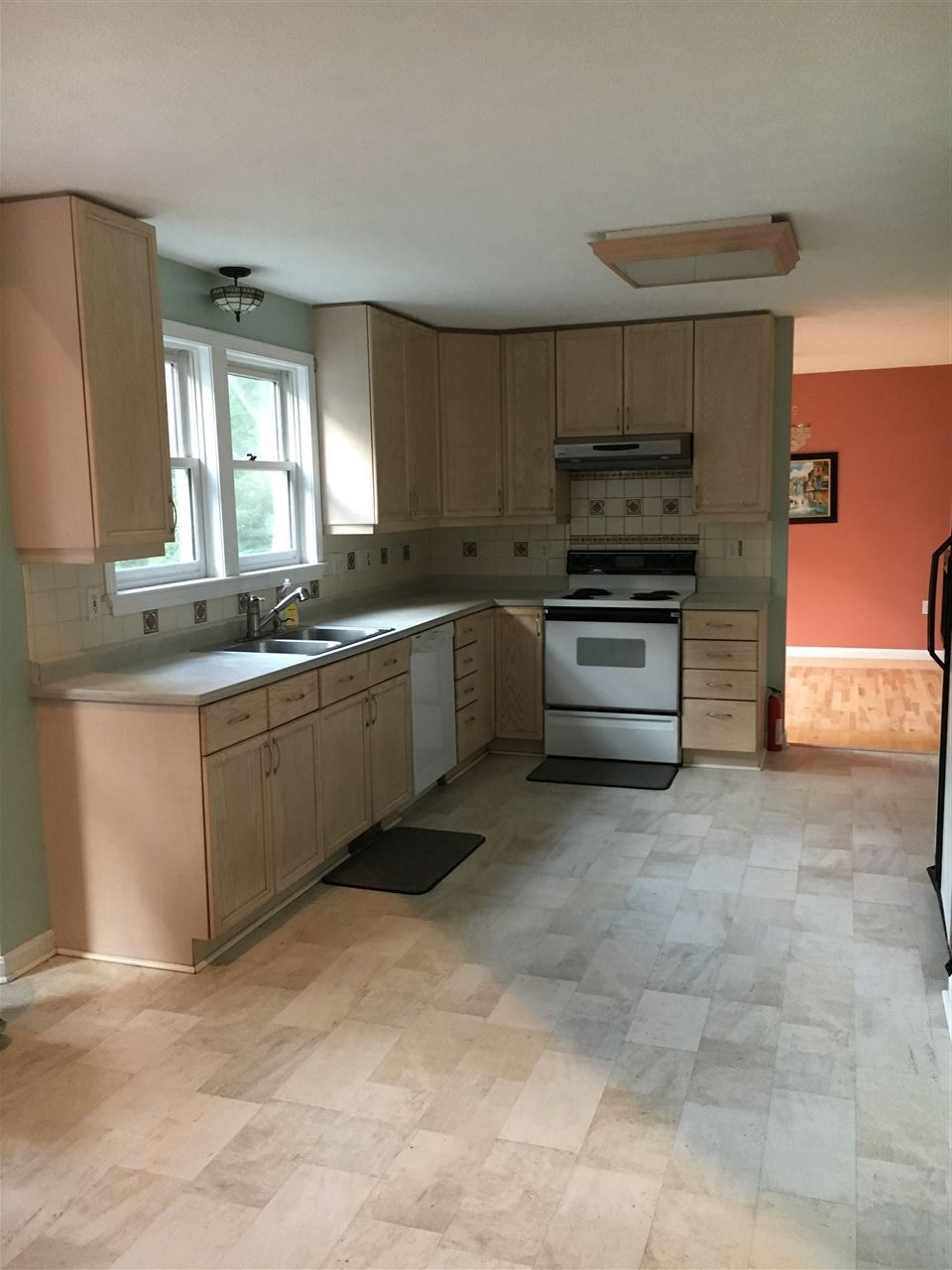 7 Mid. Dunstable Road Nashua, NH 03062 - Photo 10 of 25