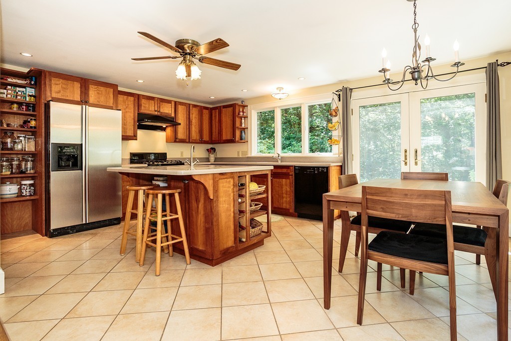 76 High Haith Road Arlington, MA 02476 - Photo 5 of 20 Gallery Image 5