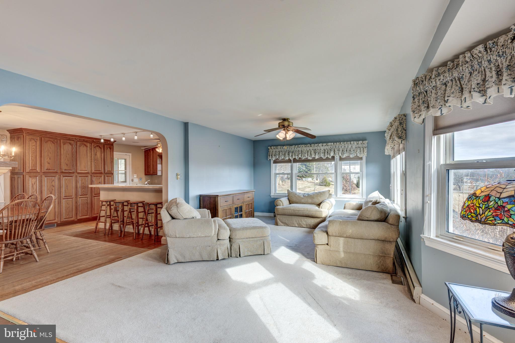 16617 Frederick Road Mount Airy, MD 21771 - Photo 11 of 68 Living room