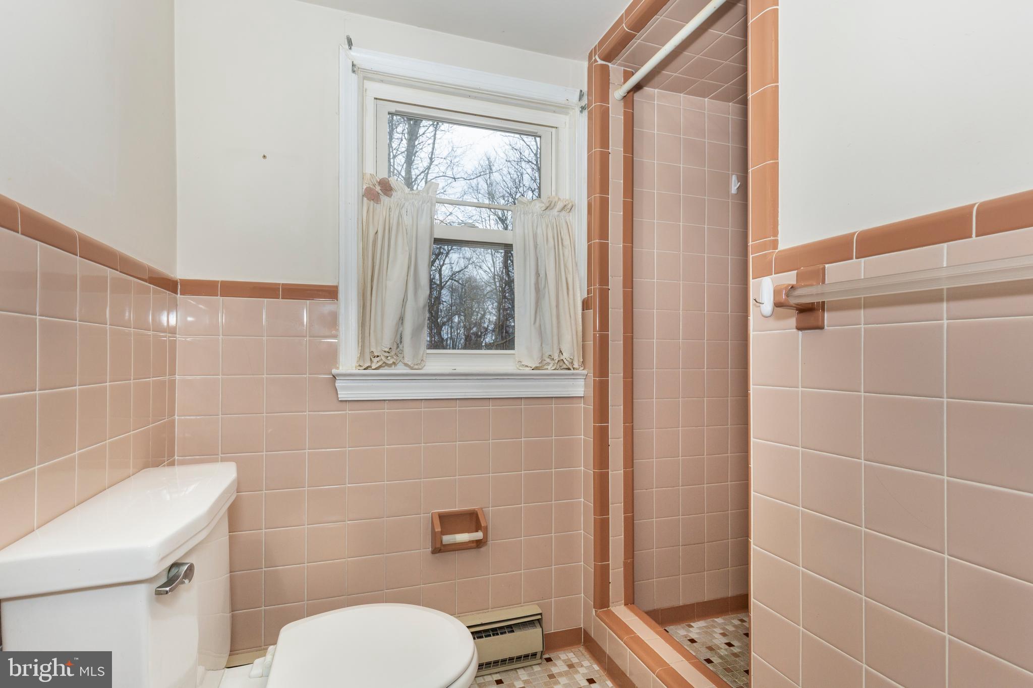 16617 Frederick Road Mount Airy, MD 21771 - Photo 36 of 68 Second floor full bath