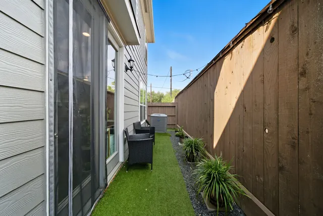 a view of an outdoor space